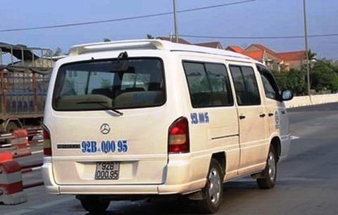 Công an điều tra “ông trời con” lấy ô tô chặn trạm thu phí - ảnh 1