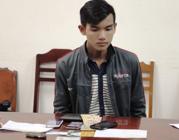 Quay lén 40 clip nóng trong phòng tắm, tống tiền 17 nữ sinh - ảnh 1