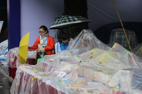 Hội sách tại Hà Nội thu trên 10 tỷ đồng sau 5 ngày - ảnh 1