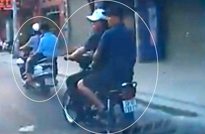 Camera hành trình ghi lại cảnh hai tên cướp giật táo tợn trên phố - ảnh 1