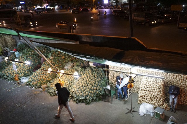 Nhìn gần Hà Nội trong đêm gió lạnh tràn về - ảnh 11