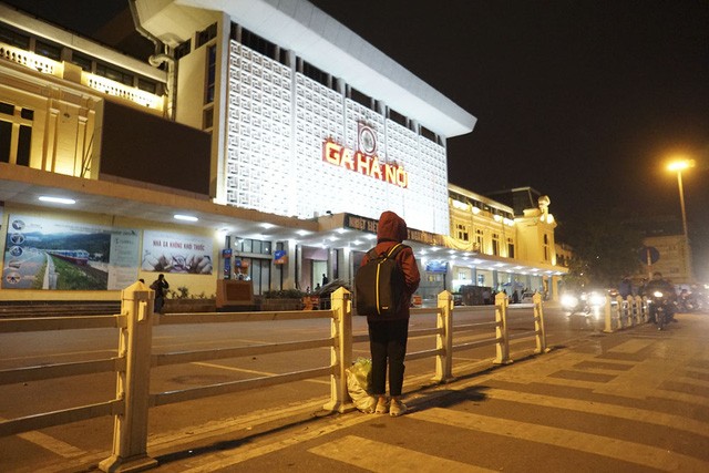 Nhìn gần Hà Nội trong đêm gió lạnh tràn về - ảnh 6