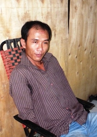 Mang mã tấu giả danh cảnh sát hình sự cưỡng đoạt tiền chủ quán cà phê - ảnh 1