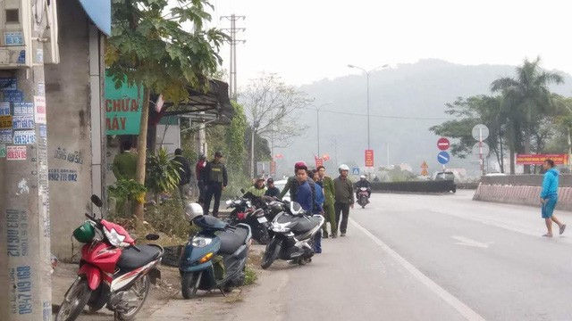 Nghi ngáo đá, nhốt vợ con trong nhà đánh đập - ảnh 1