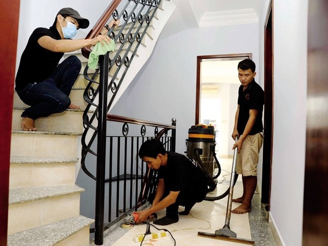 Dịch vụ dọn nhà Tết Đinh Dậu: Giá cao vút vẫn hút khách - ảnh 1