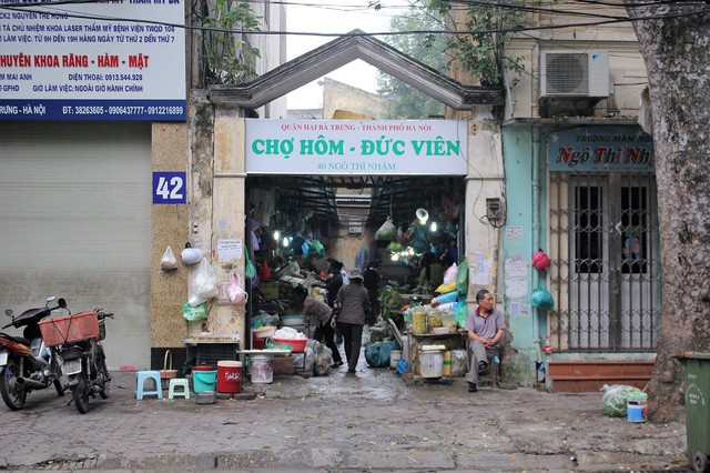 Người Hà Nội xếp hàng dài mua bánh trôi ăn Tết Hàn Thực - ảnh 7