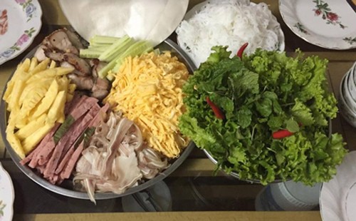 Bà nội trợ đua nhau phơi 'thịt một nắng' trong ngày nóng kỷ lục - ảnh 4