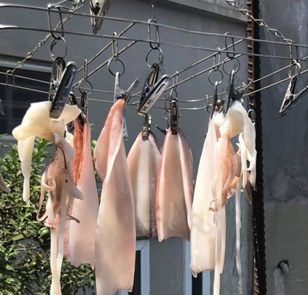 Bà nội trợ đua nhau phơi 'thịt một nắng' trong ngày nóng kỷ lục - ảnh 11