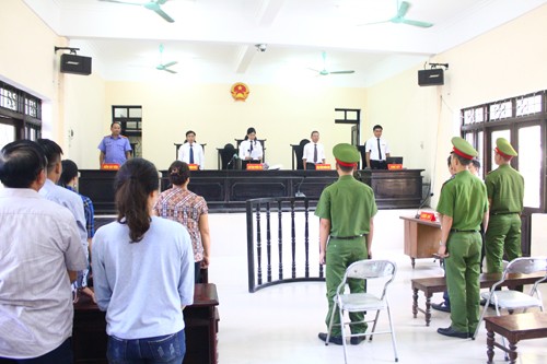 Hoãn phiên xử doanh nhân nhắn tin khủng bố Chủ tịch tỉnh Bắc Ninh - ảnh 1