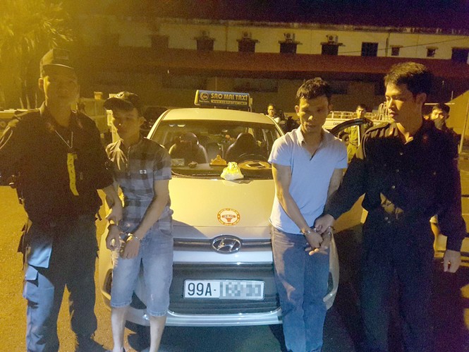 Cảnh sát chặn taxi chạy quá tốc độ, chở 594 viên ma túy - ảnh 4