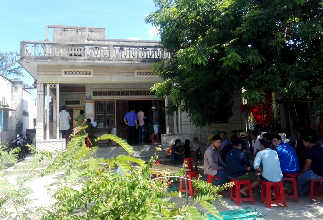 Kiểm điểm hàng loạt cán bộ để nghi phạm treo cổ trong phòng hỏi cung - ảnh 2