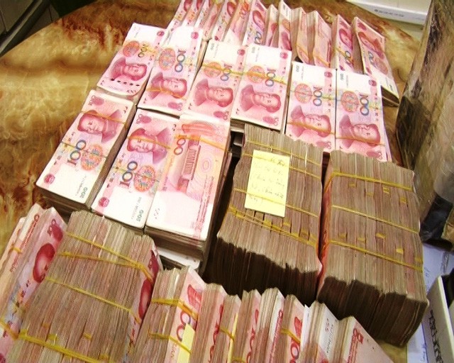Người đàn ông vứt 3 tỷ đồng bỏ chạy khi thấy công an - ảnh 1