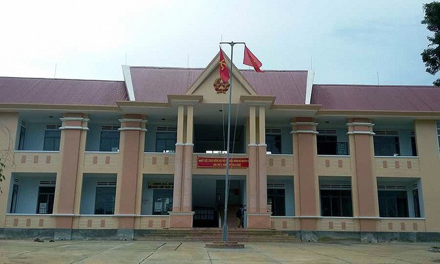 Công an viên để súng 'cướp cò', một người trúng đạn vào đầu - ảnh 1