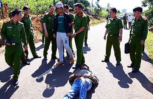 Thanh niên 19 tuổi đạp ngã, đâm chết người giữa đường - ảnh 2