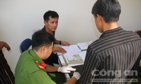 Hàng chục dân chơi phê ma túy trong quán bar - ảnh 2