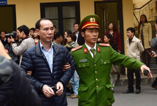 Dẫn giải các bị cáo về trại giam sau khi tòa tuyên án - ảnh 5