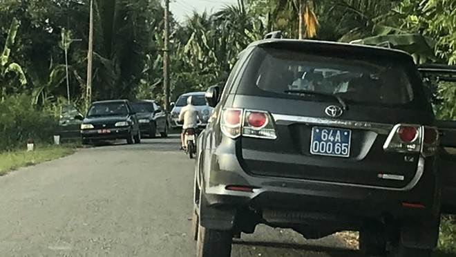 Bí thư Vĩnh Long: Kiểm điểm vụ xe công chở cán bộ đi ăn cưới - ảnh 2