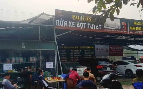 Hà Nội: Xếp hàng chờ rửa xe, giá tăng gấp 3 lần - ảnh 1