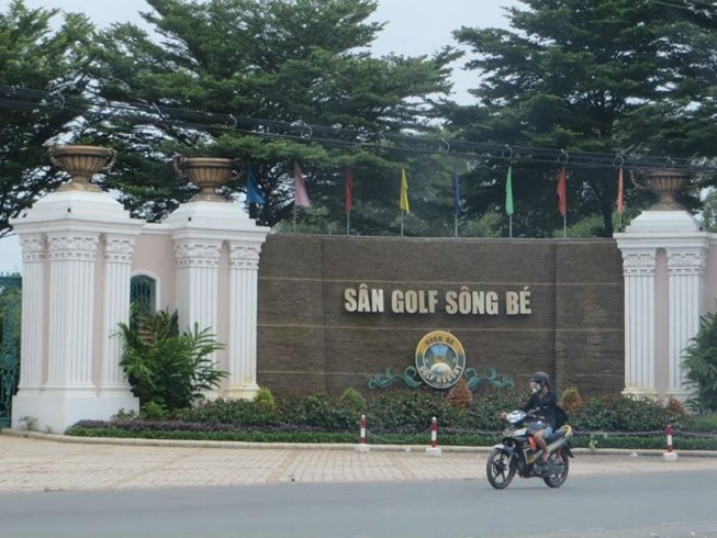 Dùng ly thủy tinh đâm bạn chơi golf chết trên bàn nhậu - ảnh 1