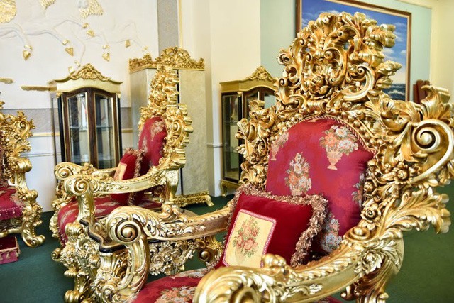 Bộ bàn ghế dát vàng 'độc nhất vô nhị', 30 thợ kỳ công chế tác - ảnh 5