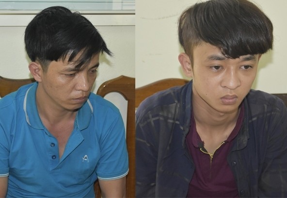 Cảnh sát phá kính ôtô bắt giữ hai kẻ vận chuyển 4 bánh heroin - ảnh 1