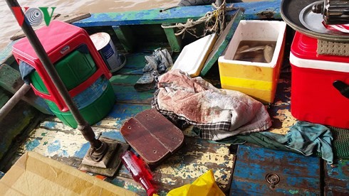 Nhiều vết máu trên con đò của người phụ nữ mất tích bí ẩn - ảnh 1