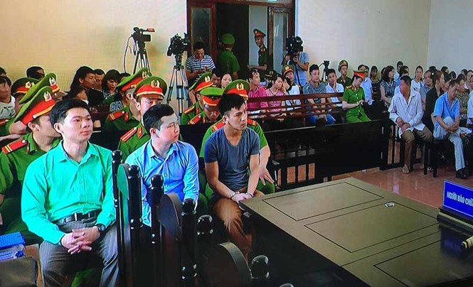 Bác sỹ Hoàng Công Lương xin hoãn toà vì vắng luật sư bào chữa - ảnh 1