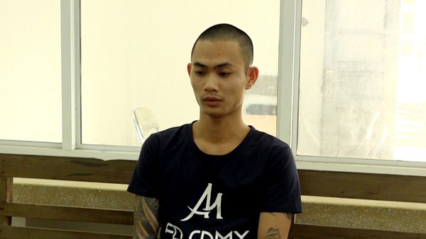 Súng quân dụng cướp cò, nam thanh niên trọng thương - ảnh 3
