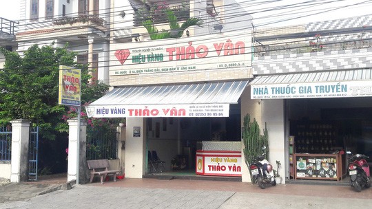 Cận cảnh đối tượng cầm búa đập kính, cướp vàng trong 3 giây - ảnh 1
