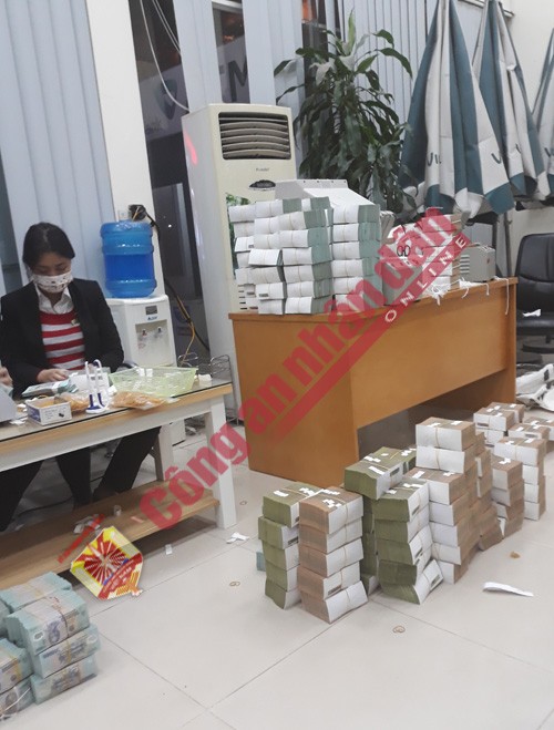 Cận cảnh 'kho tiền' khổng lồ thu được trong đường dây đánh bạc ngàn tỷ - ảnh 10