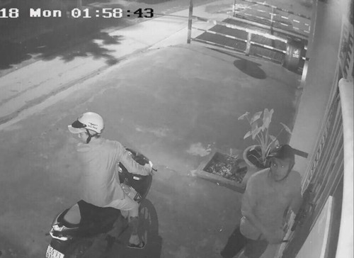 Xế hộp tiền tỷ bị trộm vứt lại ven đường Sài Gòn - ảnh 1