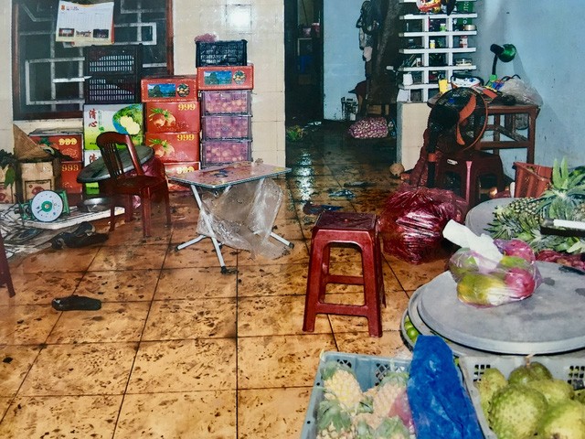 Bị tạt xăng thiêu sống, 2 người nguy kịch - ảnh 2