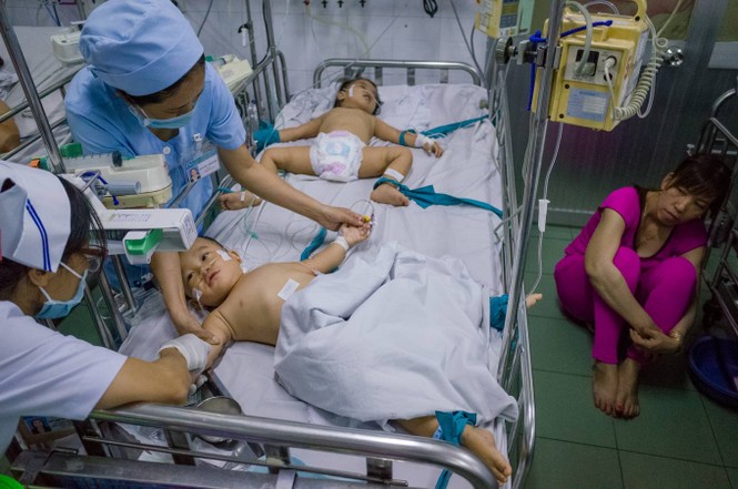 Cuộc chiến xuyên đêm chống dịch sởi ở viện Nhi Đồng 1 - ảnh 9