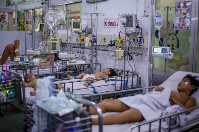 Cuộc chiến xuyên đêm chống dịch sởi ở viện Nhi Đồng 1 - ảnh 2