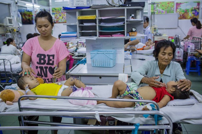 Cuộc chiến xuyên đêm chống dịch sởi ở viện Nhi Đồng 1 - ảnh 4