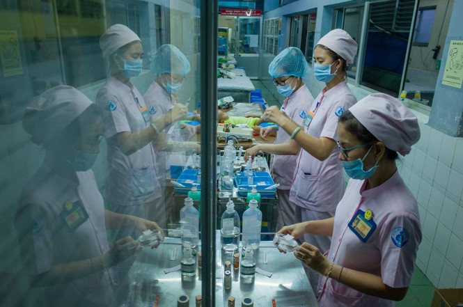 Cuộc chiến xuyên đêm chống dịch sởi ở viện Nhi Đồng 1 - ảnh 8