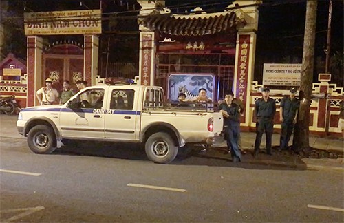 Cảnh sát bao vây nhà hàng ở Sài Gòn có tiếp viên bán dâm - ảnh 1