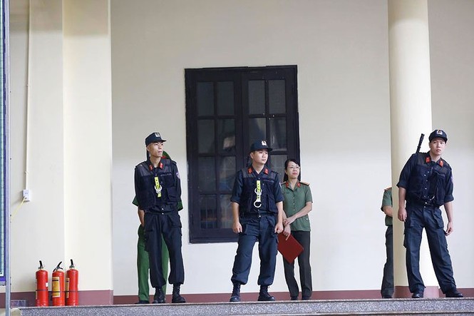 Hàng trăm cán bộ, chiến sĩ công an bảo đảm an ninh phiên xử 'thế kỷ' - ảnh 5