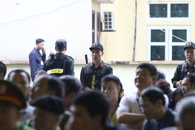 Hàng trăm cán bộ, chiến sĩ công an bảo đảm an ninh phiên xử 'thế kỷ' - ảnh 7