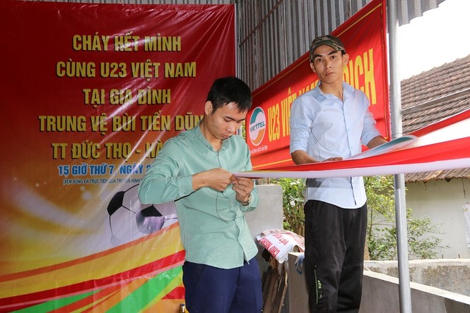 Gia đình trung vệ Bùi Tiến Dũng dựng rạp xem trận chung kết - ảnh 2