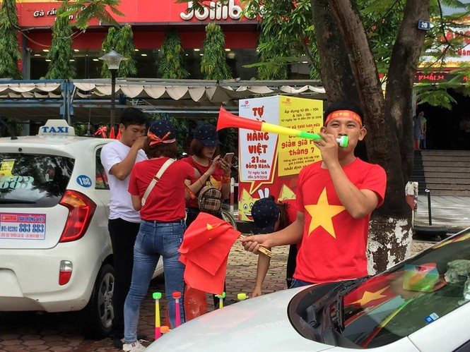 Thành Sen nhuộm sắc đỏ trước trận bán kết Việt Nam - Hàn Quốc - ảnh 5