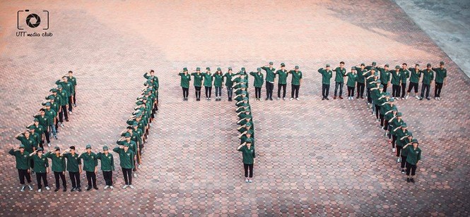 Các 'chàng trai vàng' háo hức nhập học - ảnh 9