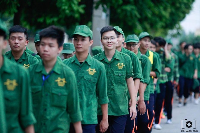 Các 'chàng trai vàng' háo hức nhập học - ảnh 8