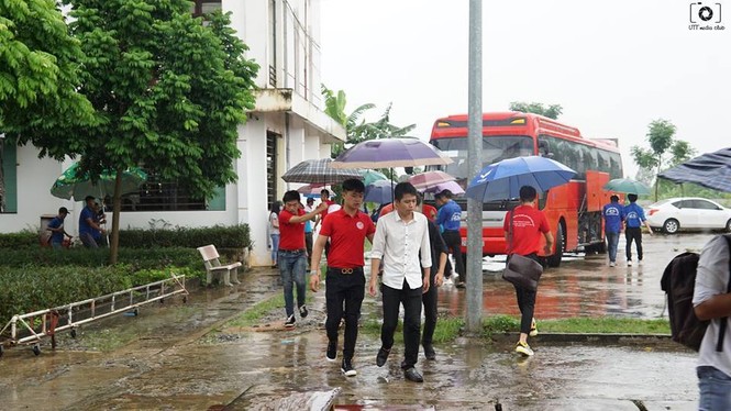 Các 'chàng trai vàng' háo hức nhập học - ảnh 7