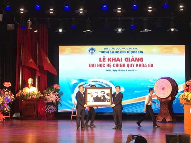 Phó Thủ tướng đề ra 6 nhiệm vụ cho trường ĐH Kinh tế quốc dân Hà Nội - ảnh 1