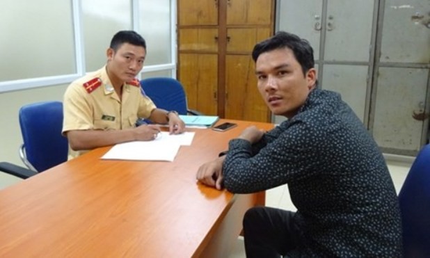 Xử phạt tài xế phóng ngược chiều lên đường trên cao - ảnh 1