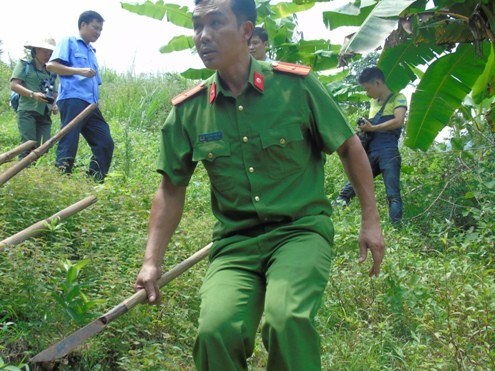 Thảm án Lào Cai: Hung thủ mang súng ẩn náu trong hang sâu - ảnh 5
