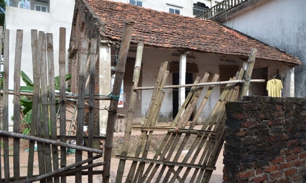 Hai cháu bé bị sát hại chôn sát ngay cửa sổ nhà nghi phạm - ảnh 1