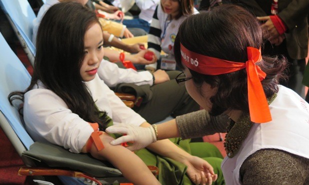 Hàng trăm cán bộ, chiến sĩ công an Hà Nội hiến máu tình nguyện - ảnh 4