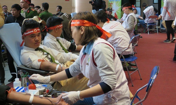 Hàng trăm cán bộ, chiến sĩ công an Hà Nội hiến máu tình nguyện - ảnh 5